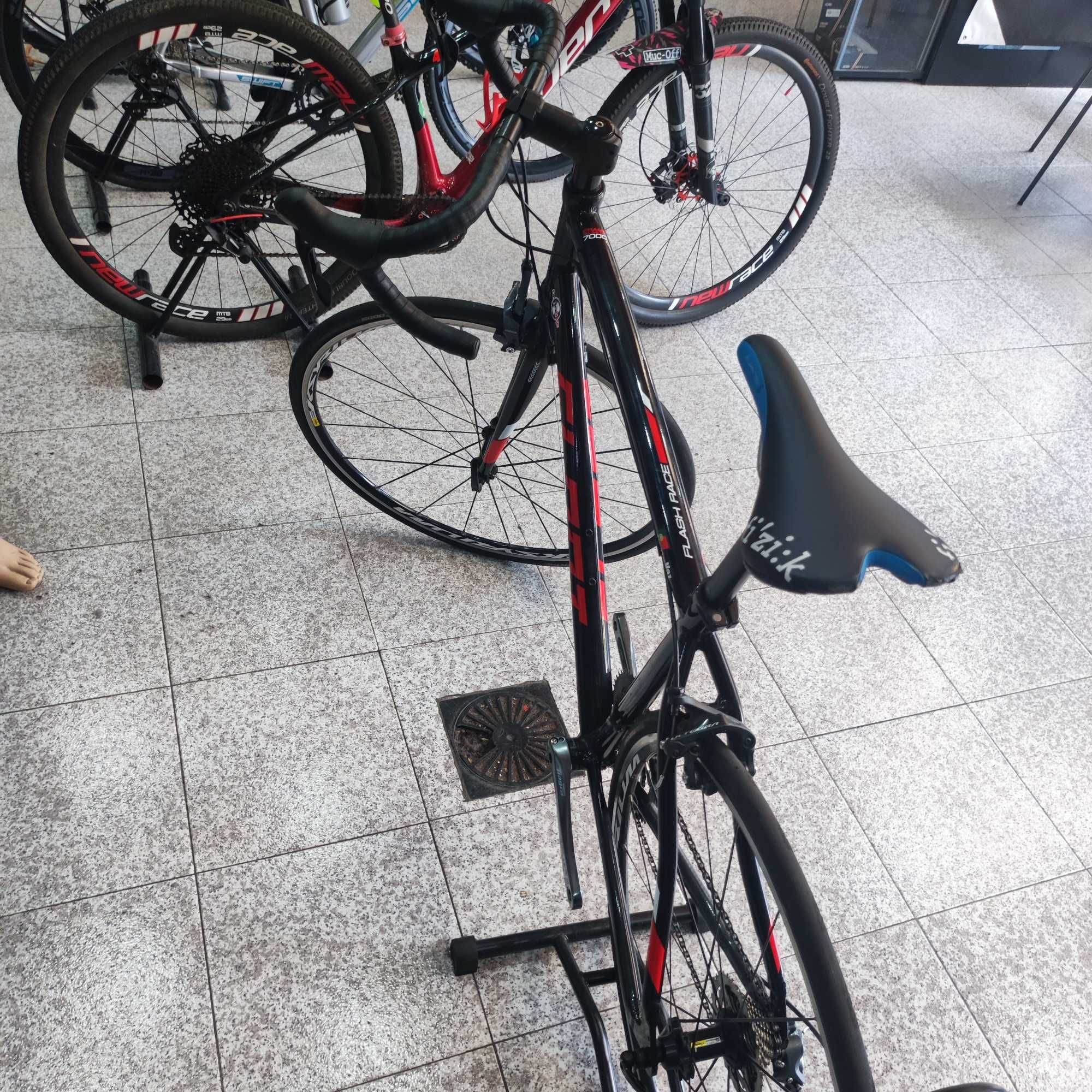 Vendo bicicleta estrada marca cloot