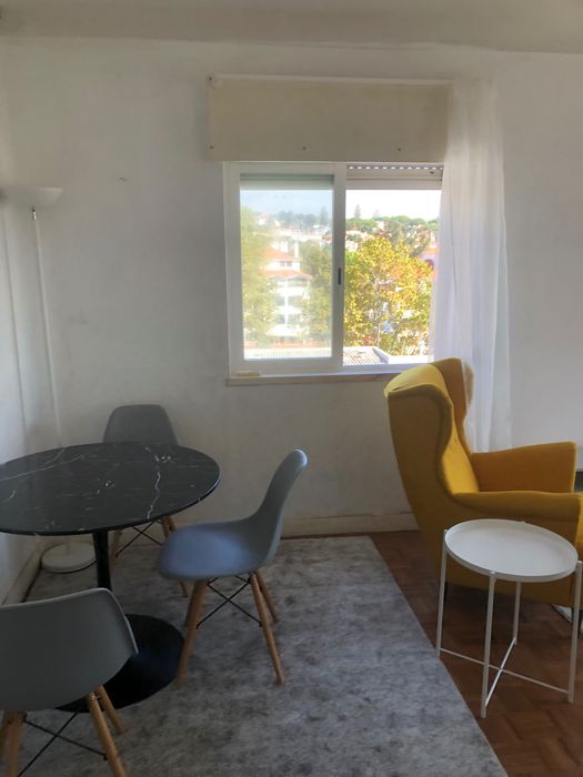 Arrenda-se T1 ,Monte Estoril, vista de mar, garagem box