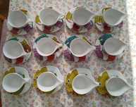 12 chávenas de chá com pires - Porcelana - Loja do Gato Preto