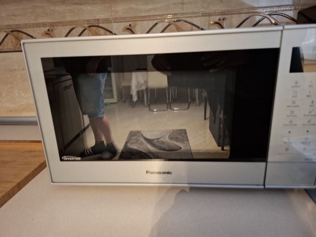 kuchenka mikrofalowa panasonic nn CT57JM