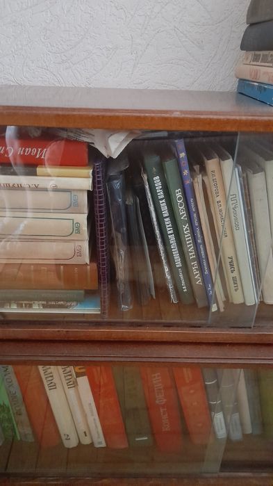 Стекла к книжным полкам 50х26,5 см 14 штук.