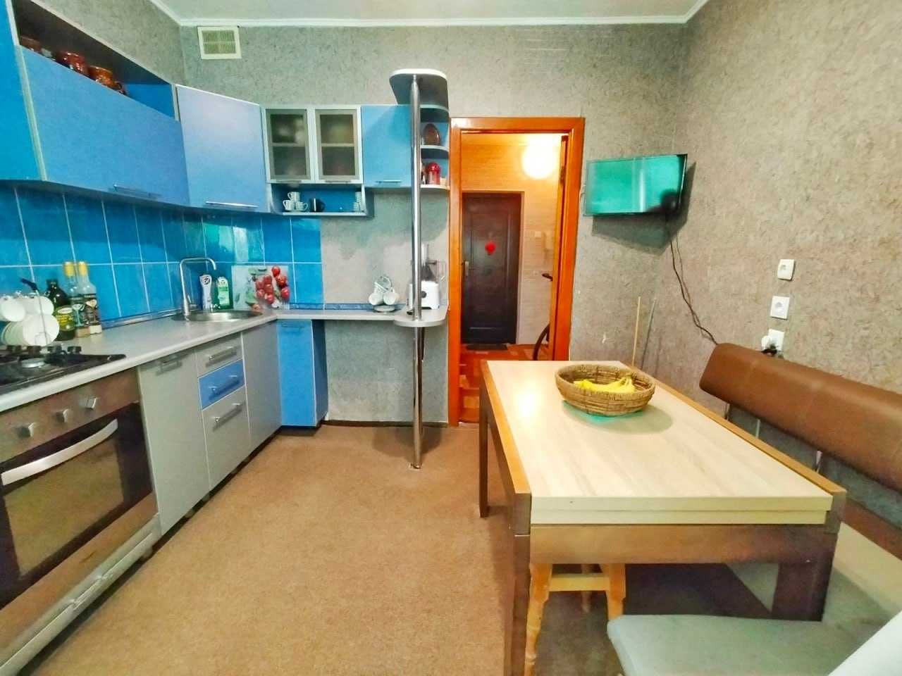 ..1-кімнатна в ЦЕНТРІ (ЦУМ). Бойлер, кондиціонер. ВІЛЬНА YN