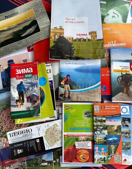 Каталоги путеводители брошури карти