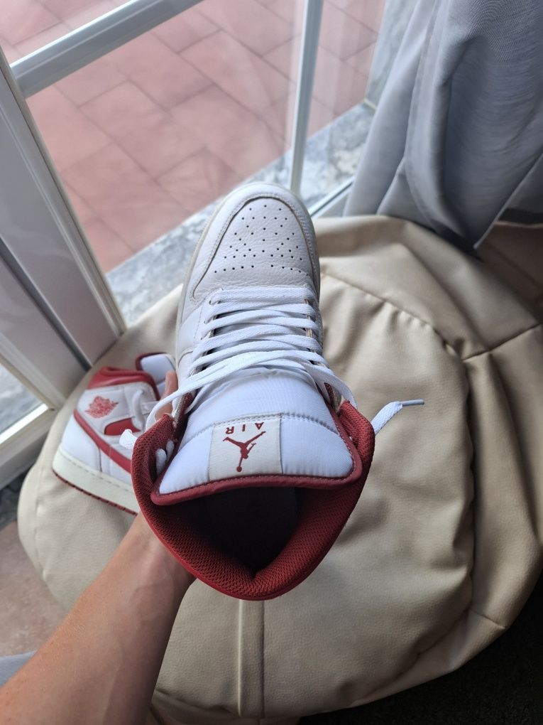 Nike Air Jordan 1 mid