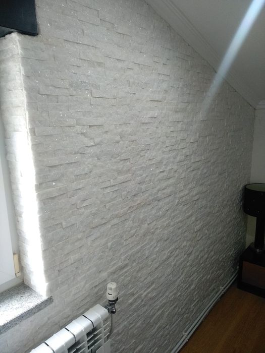 Pedra branca escassilhada