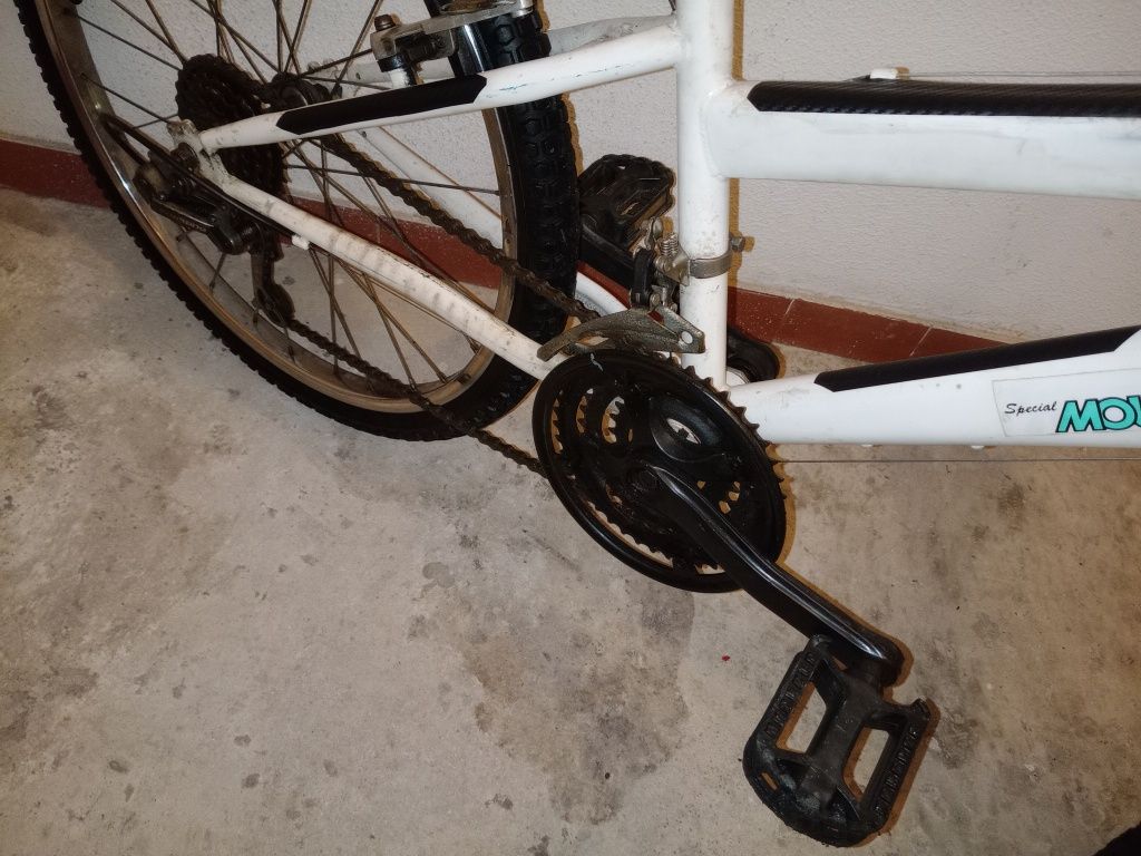 Bicicleta roda 24 35€; para desocupar pegar e andar