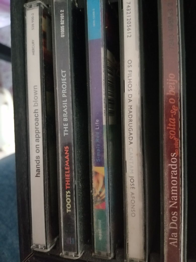 Móvel com Cd's de grande êxito