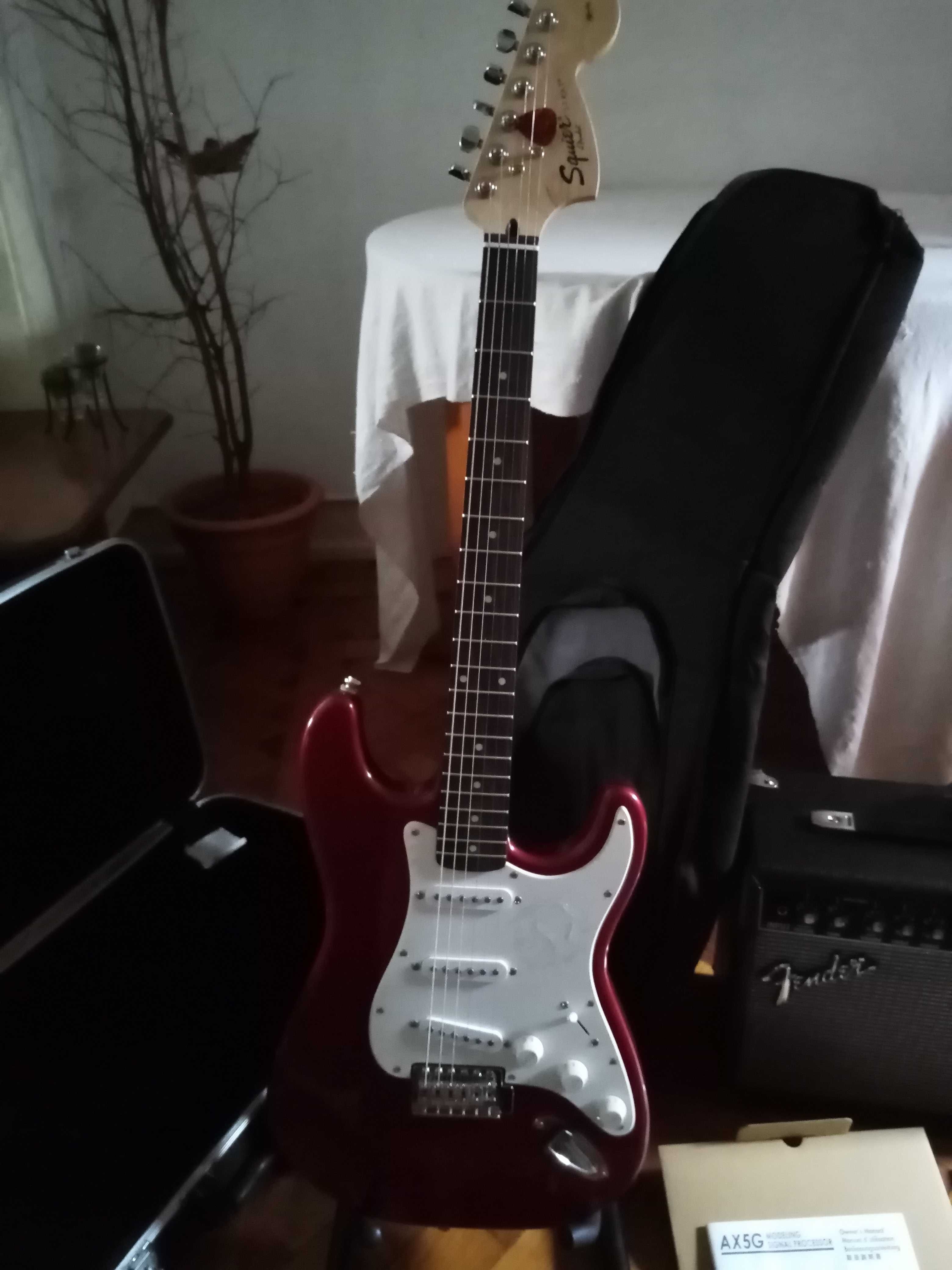 Fender Squier Stratocastar COM ACESSORIOS