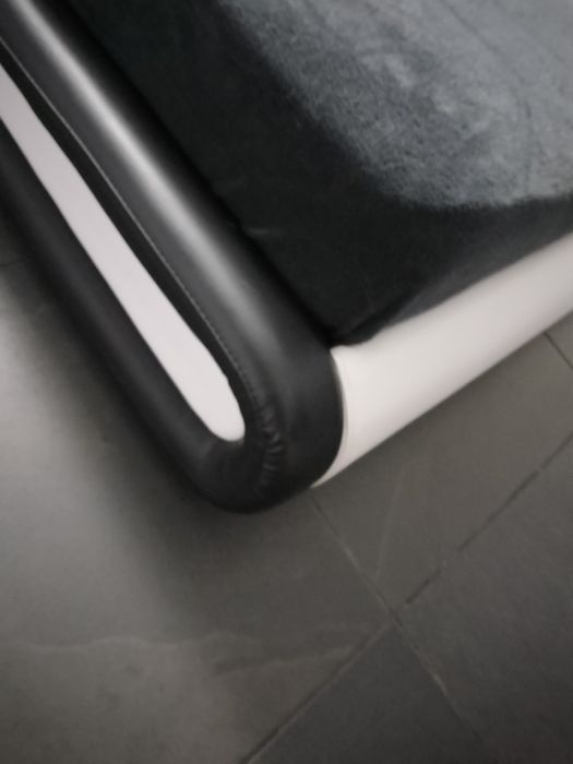 Cama de casal e colchão