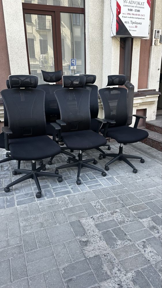 Распродажа офисной мебели Стулья  Кресла Тумбы Стеллаж Диван Стільці
