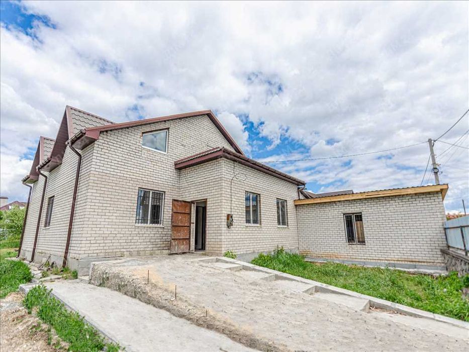 Продається новий, затишний будинок в Розсошенцях!