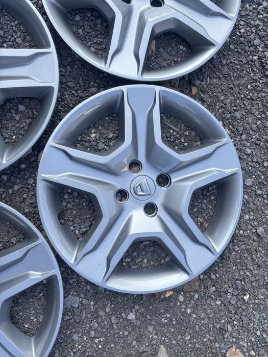 komplet oryginalnych kołpaków Dacia 16”