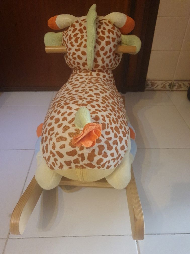 Girafinha baloiço muito fofinha completamente nova