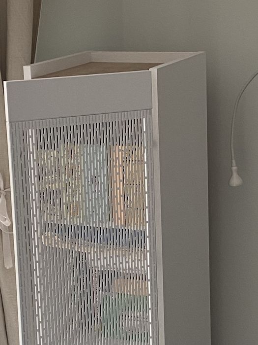 Meble Vox białe azurowe drzwiczki na gorze wykonczenie drewno kolordąb