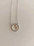 Colar inicial "I"