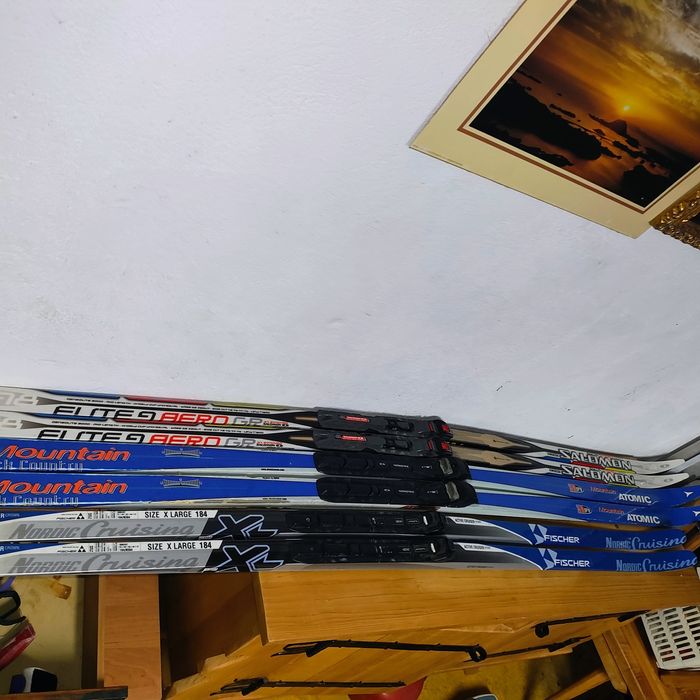 Cztery pary Nart biegowych