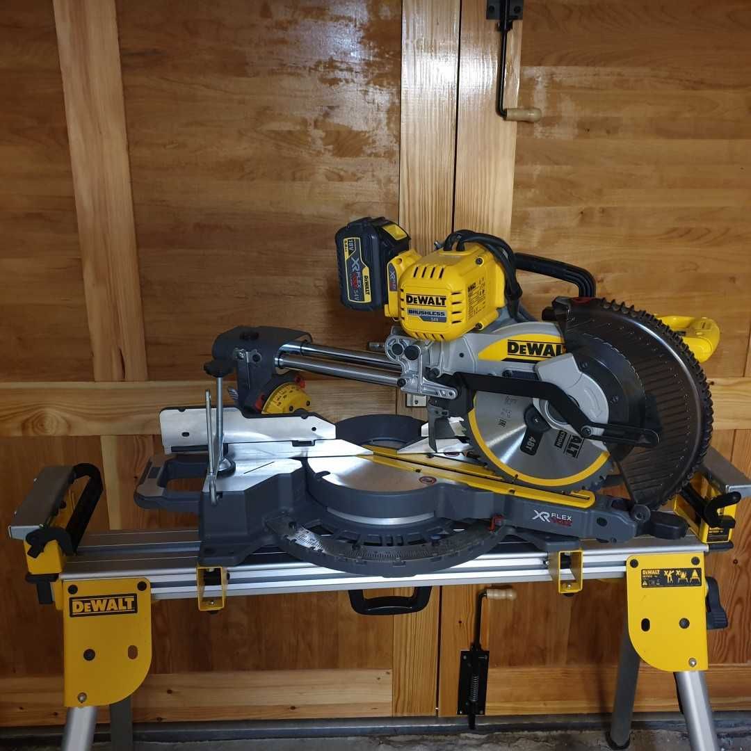 Ukośnica piła DeWalt DCS727T2 250mm 54V