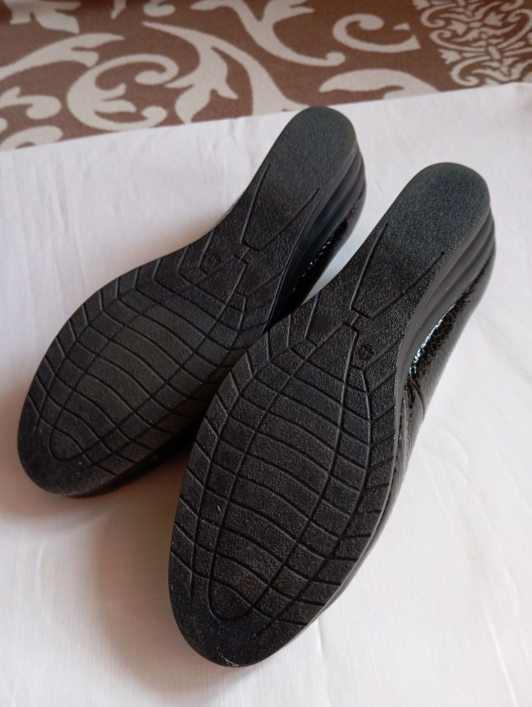 Продам туфли женские, размер 40.