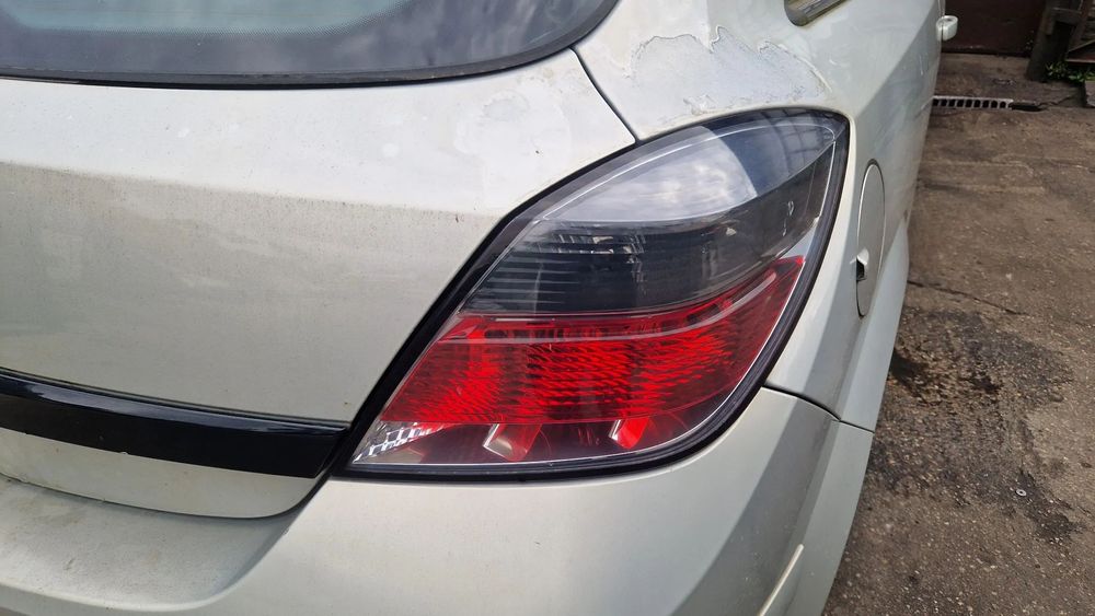 OPEL ASTRA H GTC LAMPA TYŁ PRAWA