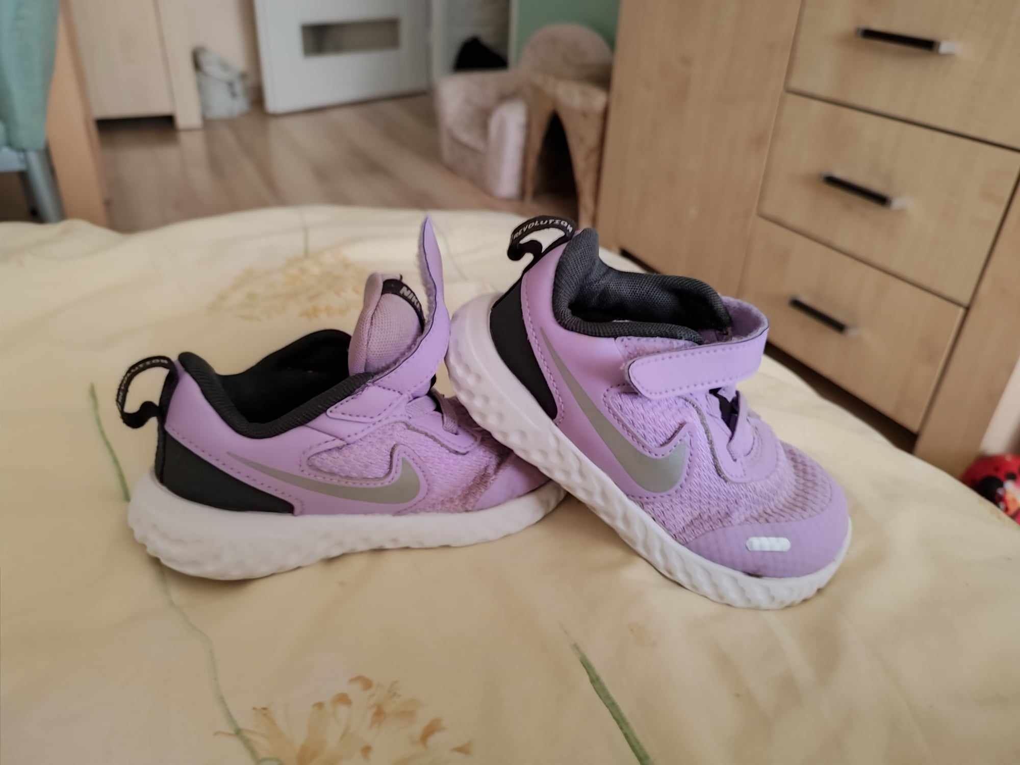 Buty 2 x Nike dla dziewczynki rozmiar 25