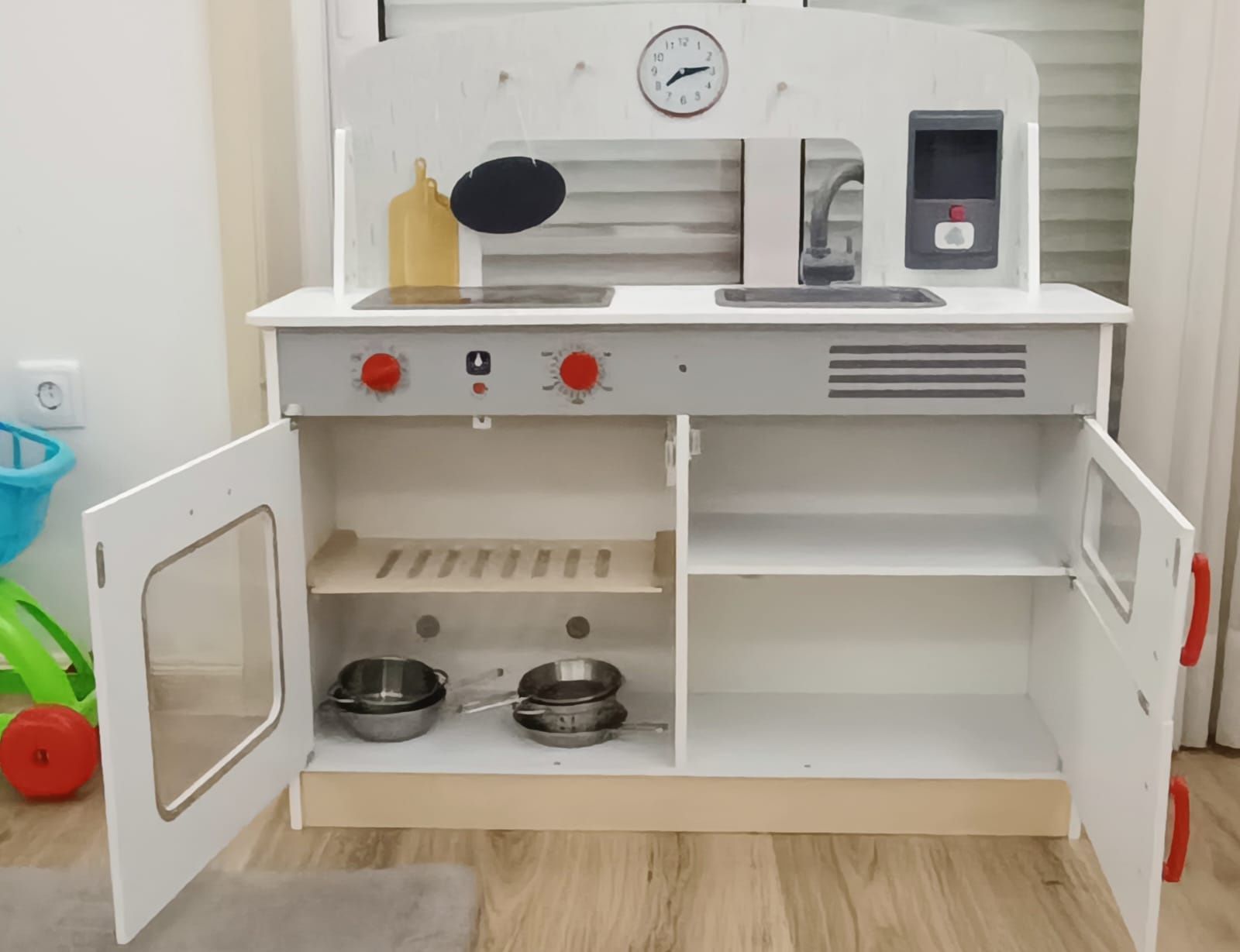 Cozinha criança em boas condições