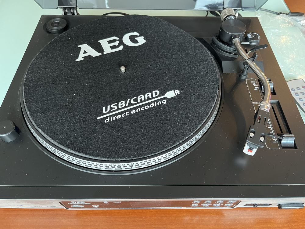Gira discos AEG MC4420 CR/USB