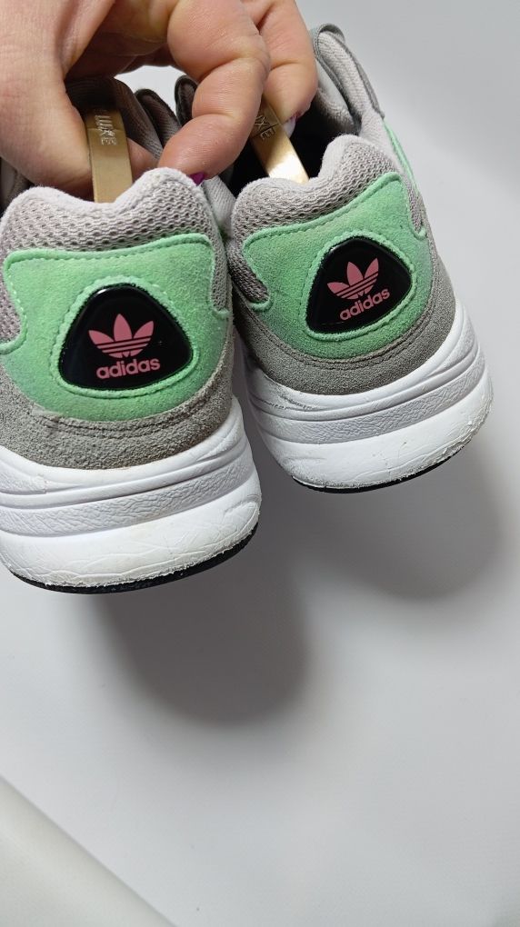 Продам кросівки Adidas для хлопчика