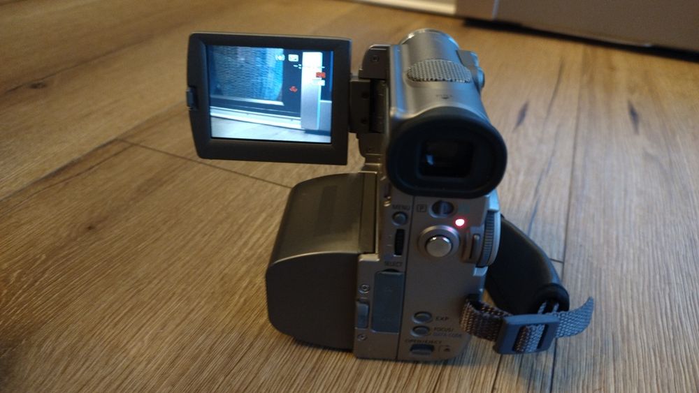 Do sprzedania mini kamerka canon dm-mv4i