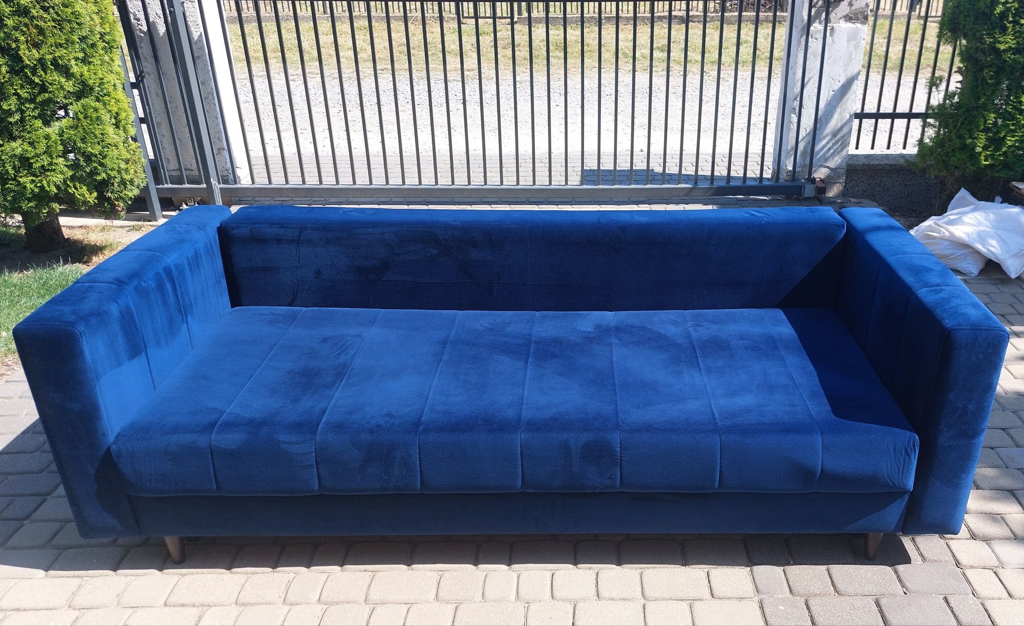 Trzyosobowa welurowa SOFA z funkcją spania