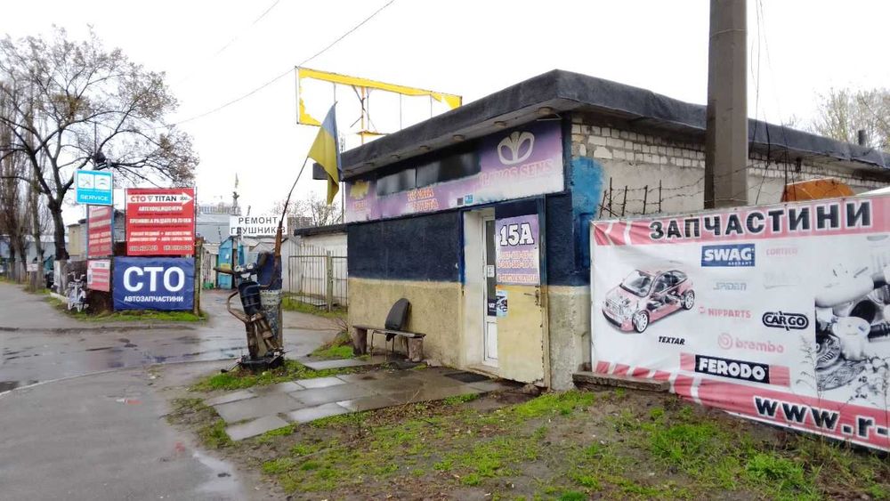 Березняки. Продам магазин розташований по фасаду Березняківській, 15А.