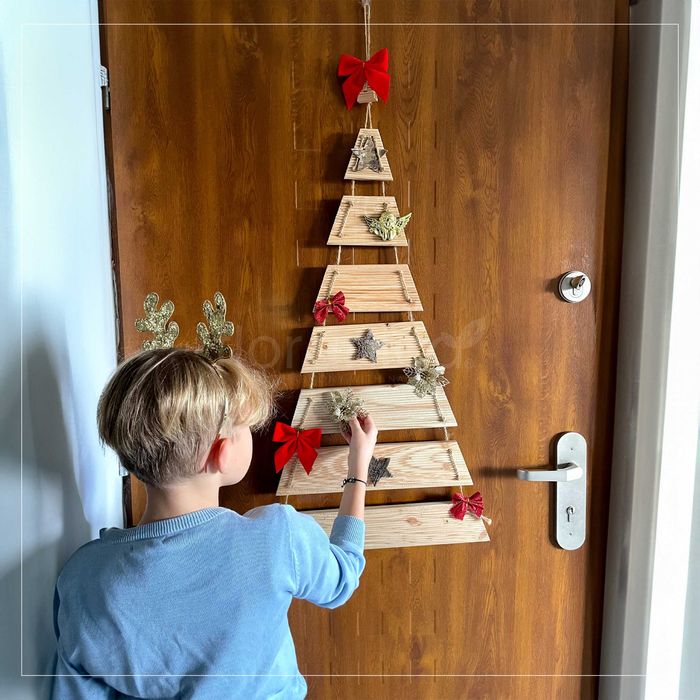 Choinka modrzewiowa, naturalna 100cm, wisząca na sznurku. Floranica