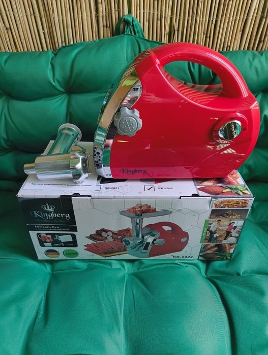 Электрическая мясорубка с томатной соковыжималкой 2 в 1