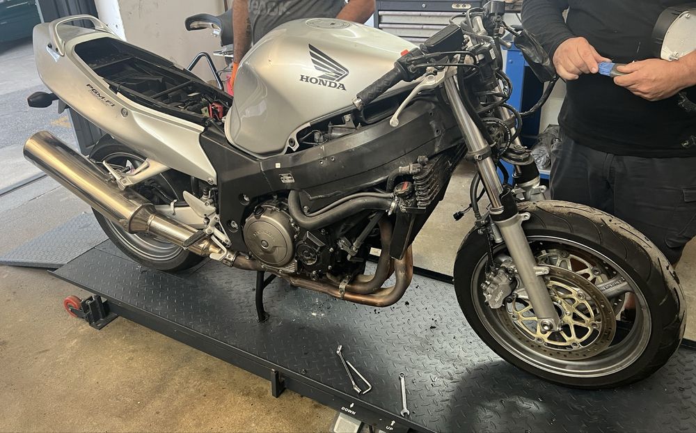 Honda CBR 1100 XX peças