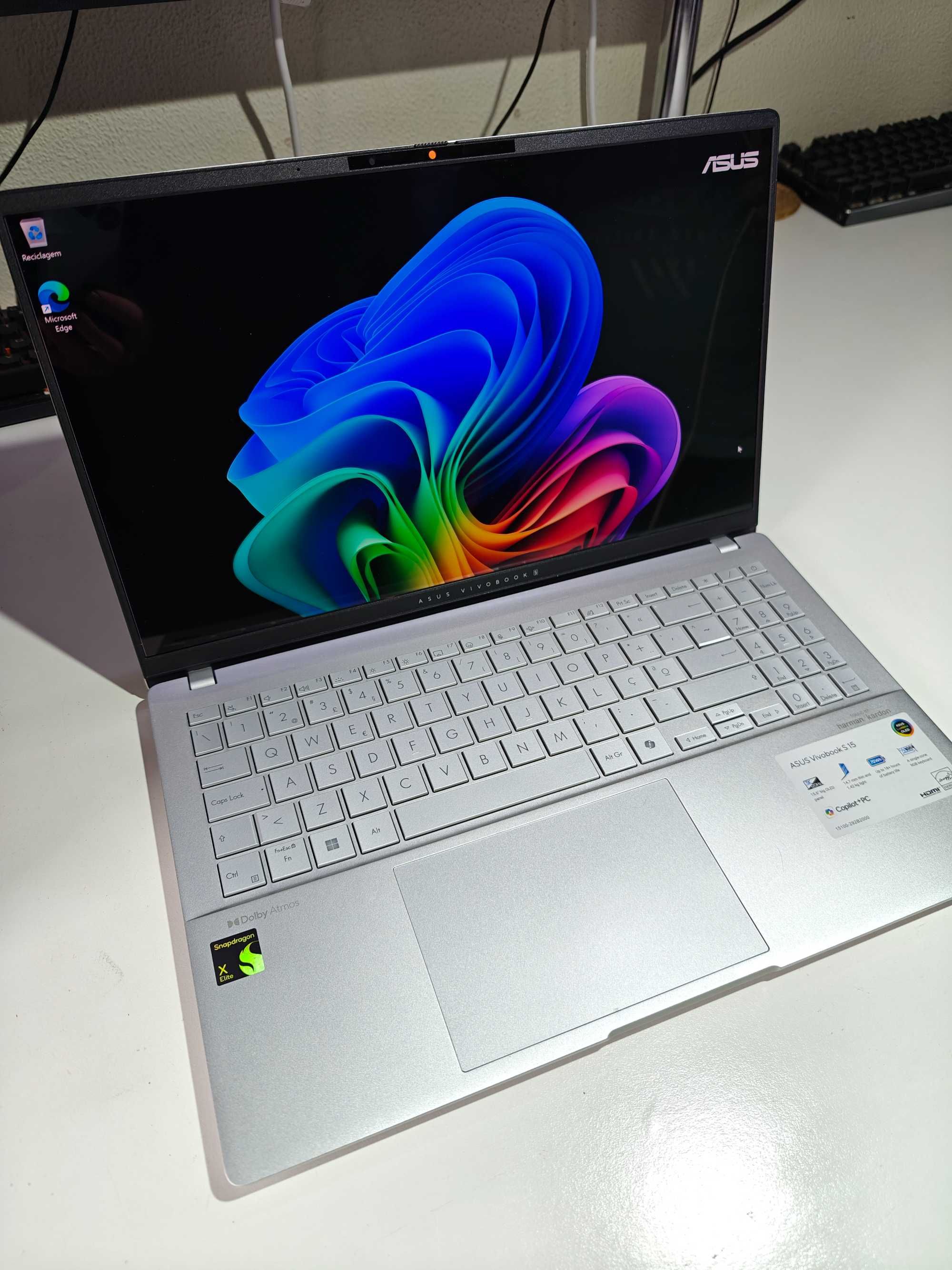 Portátil ASUS Vivobook S 15 OLED