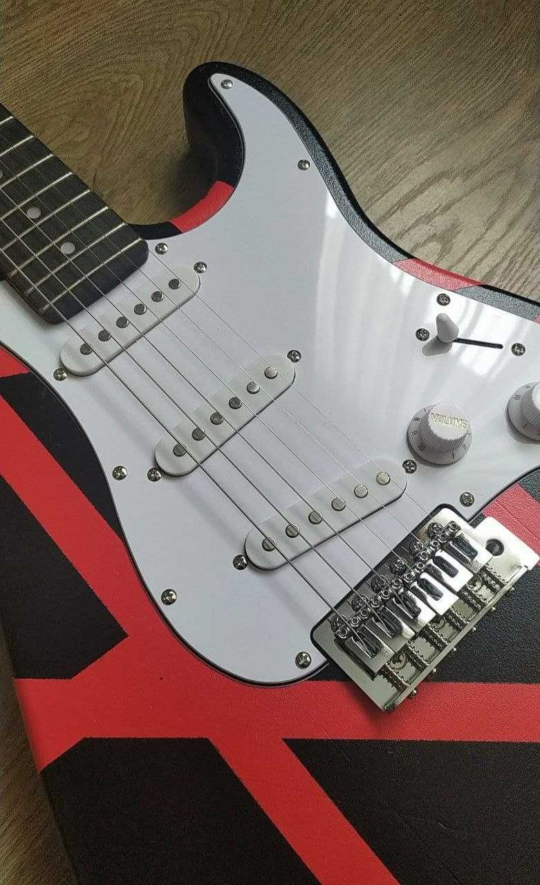 Майстрова гітара з локовими кілками
