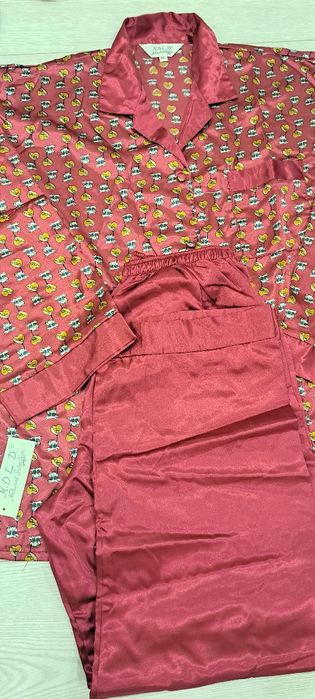 Pijama de cetim de senhora com acessórios