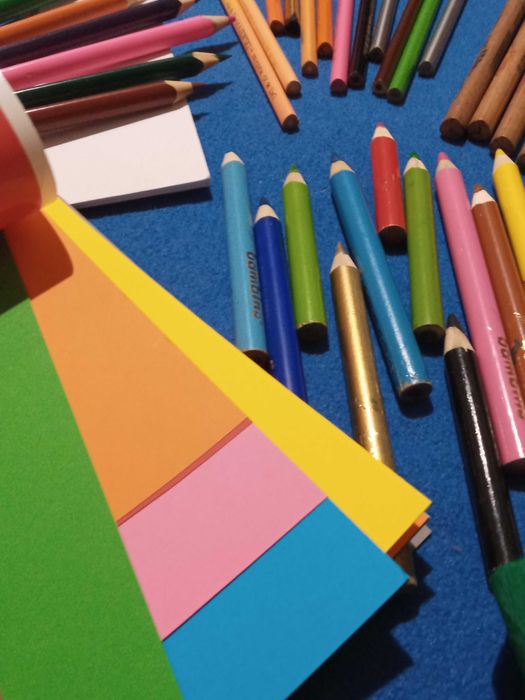 Materiały szkolne do prac plastycznych