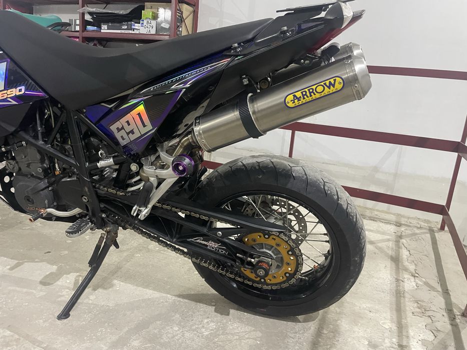 КТМ 690 Supermoto