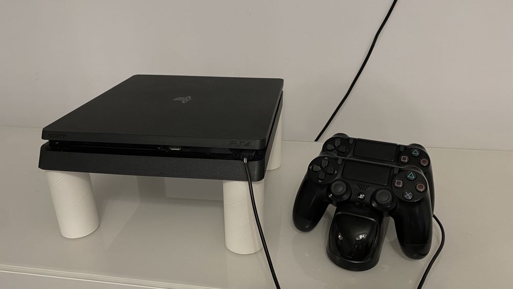 PlayStation 4 Slim 1TB