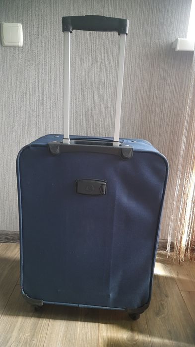 Валіза на колесах. Чемодан на колесах