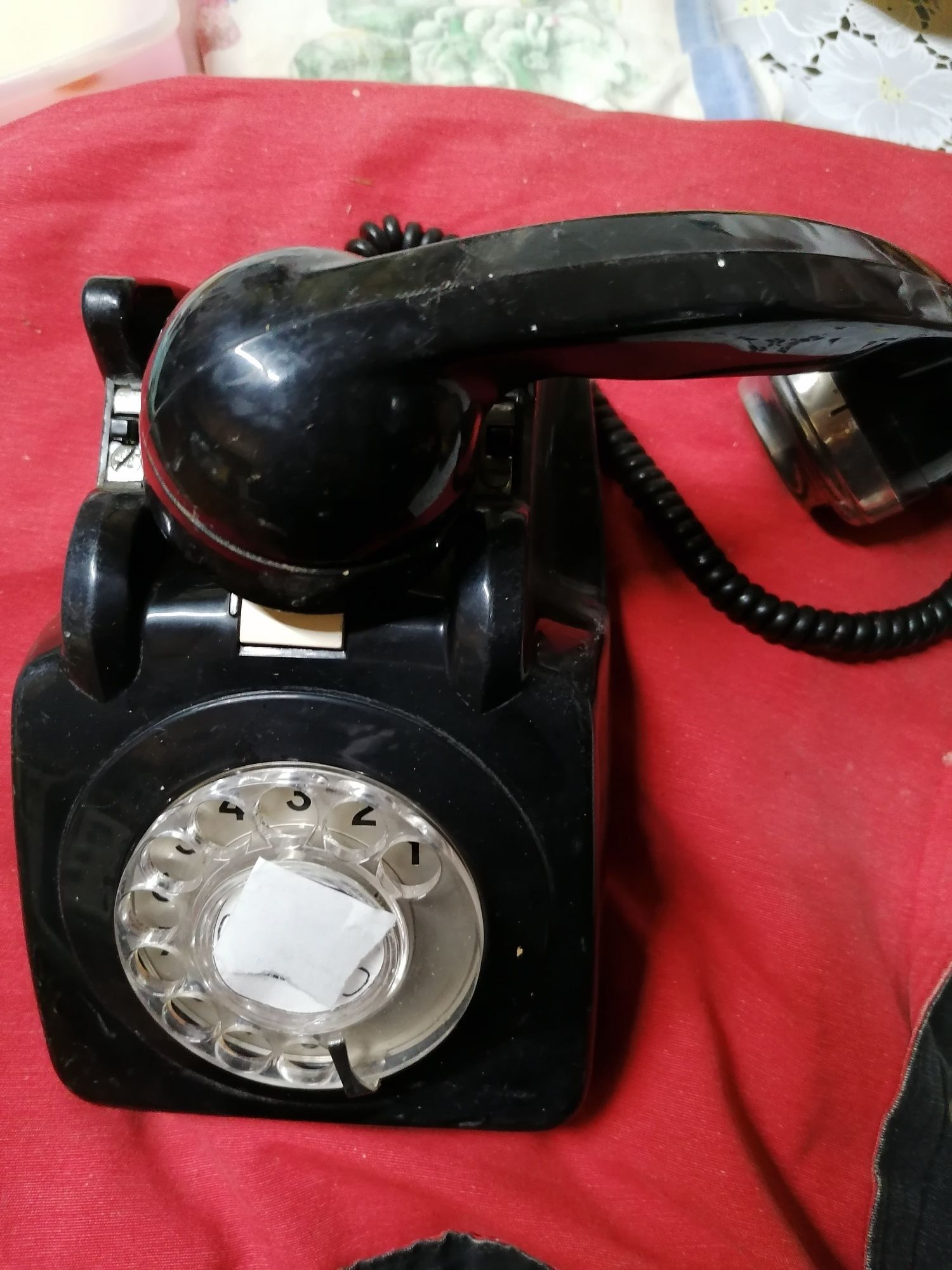 Telefone antigo para decoração