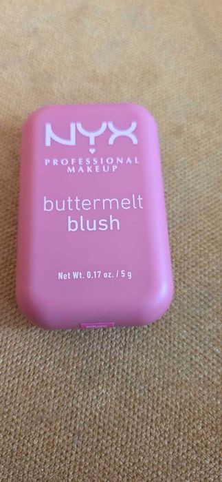 NYX Professional Makeup Buttermelt Blush Róż do Policzków