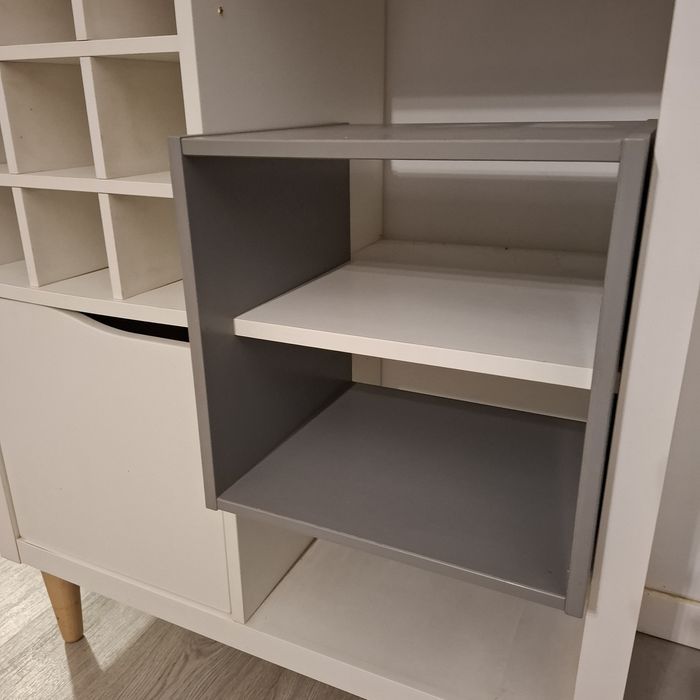 Móvel Ikea com garrafeira