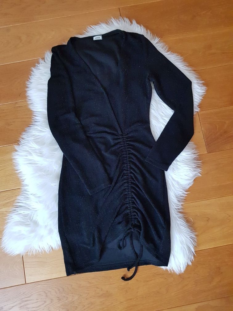 Czarna mini dopasowana obcisła sukienka głęboki dekolt seksowana M 38