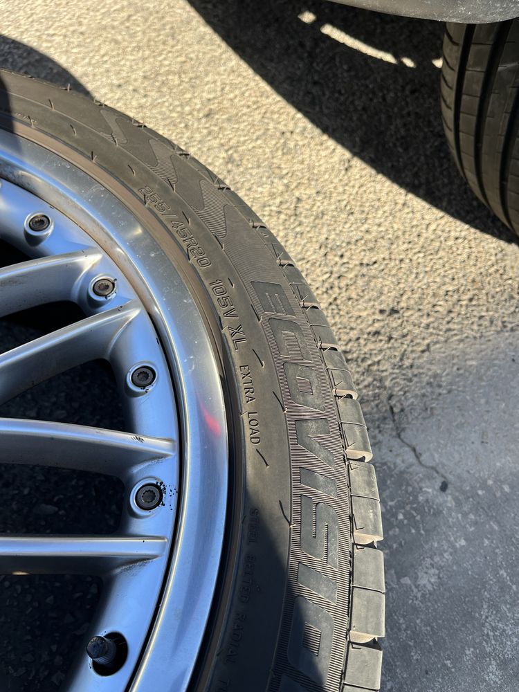 Pneus 255/45/20