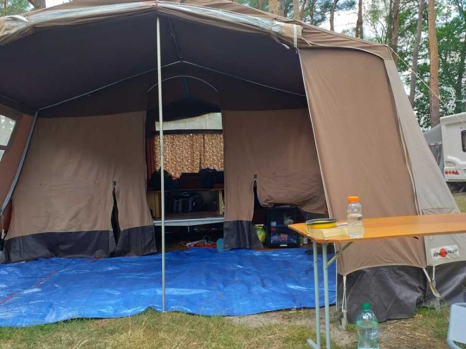 Przyczepa kempingowa namiotowa