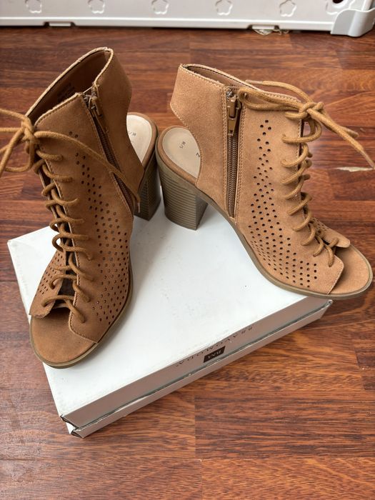 Замшеві босоніжки  New look