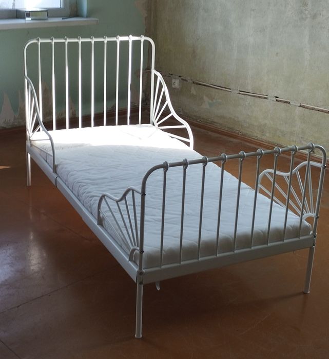 Łóżko ze stelażem i materacem dla dziecka IKEA