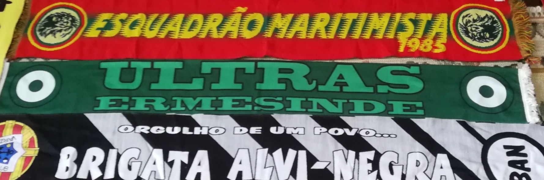 9 Cachecóis de várias claques de Futebol