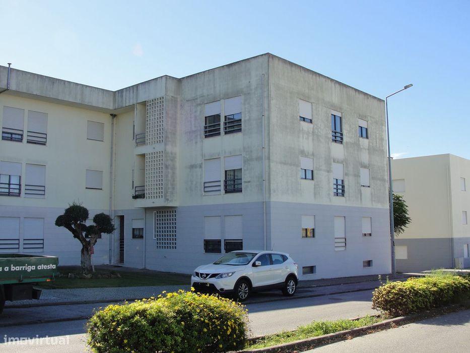 Apartamento T4 com uma área total de 114 metros quadrados, situado em